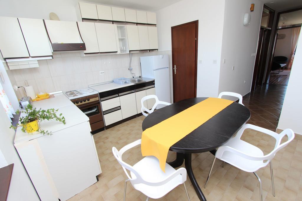 Apartment Mitton 2 ロヴィニ 部屋 写真