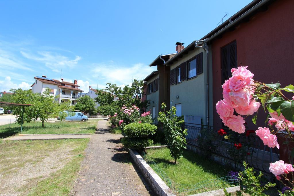 Apartment Mitton 2 ロヴィニ エクステリア 写真