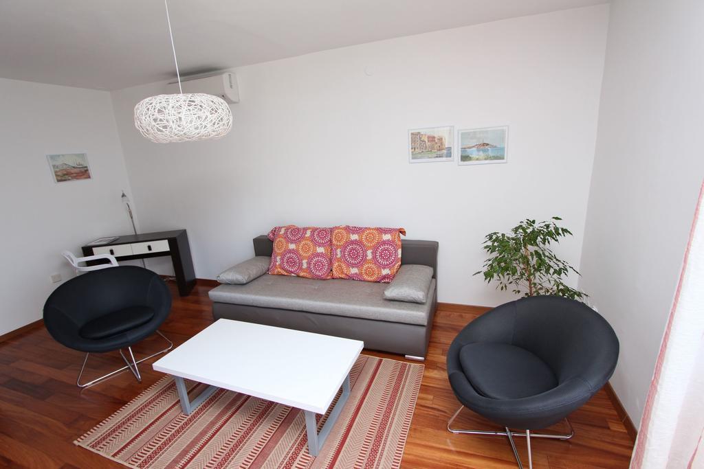 Apartment Mitton 2 ロヴィニ エクステリア 写真