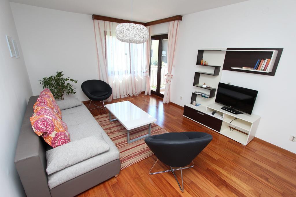Apartment Mitton 2 ロヴィニ 部屋 写真
