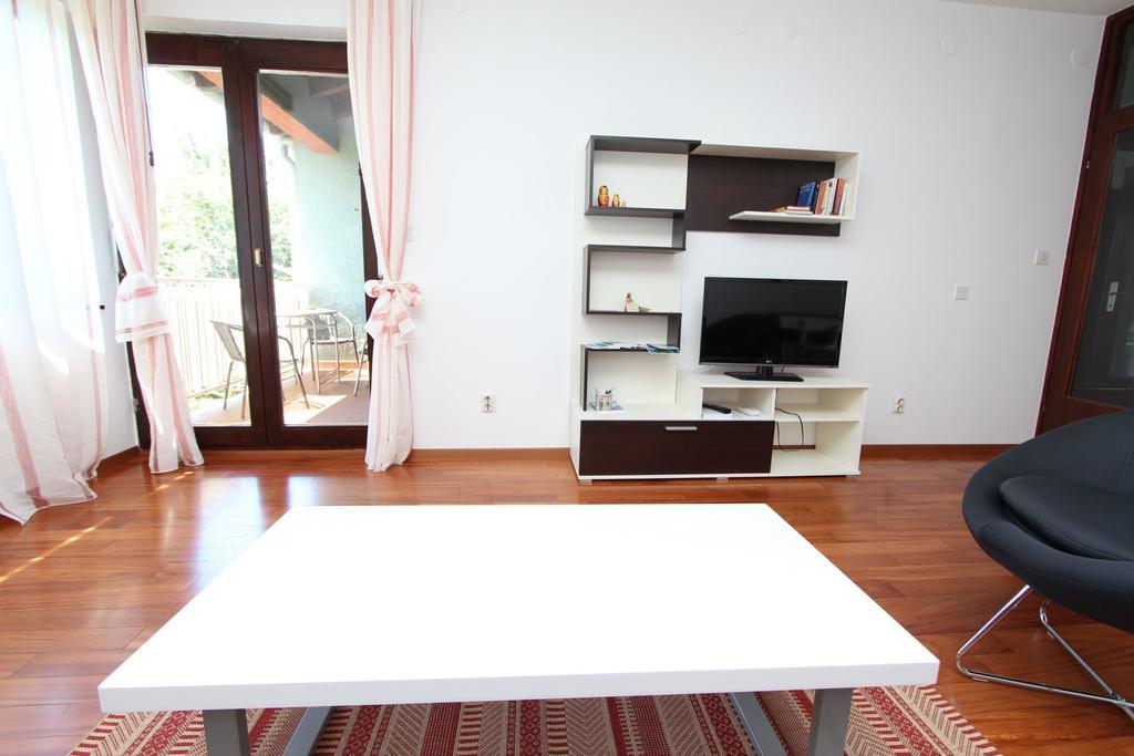 Apartment Mitton 2 ロヴィニ エクステリア 写真