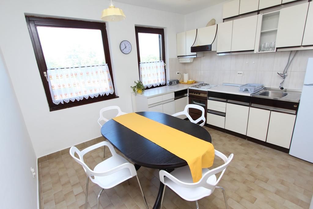 Apartment Mitton 2 ロヴィニ エクステリア 写真